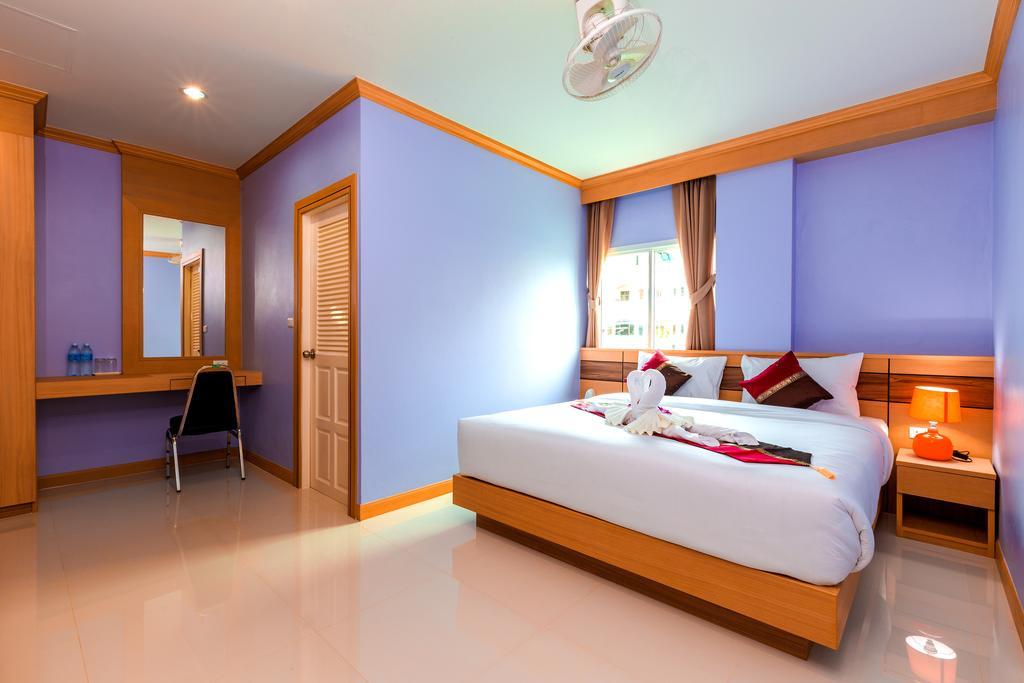 Phusita Hotel - Sha Certified Patong Bilik gambar